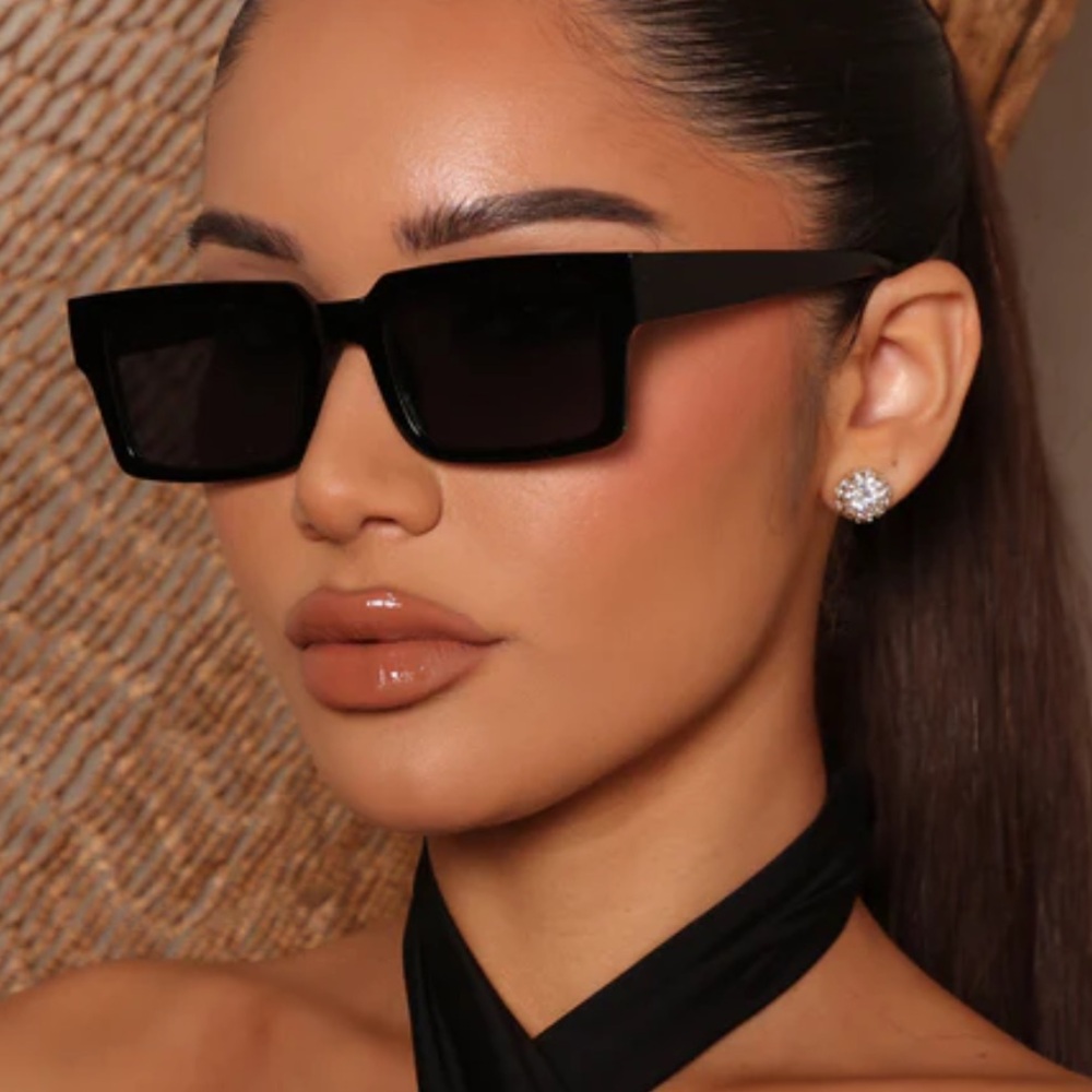 Chic Black Square Sunglasses YSL